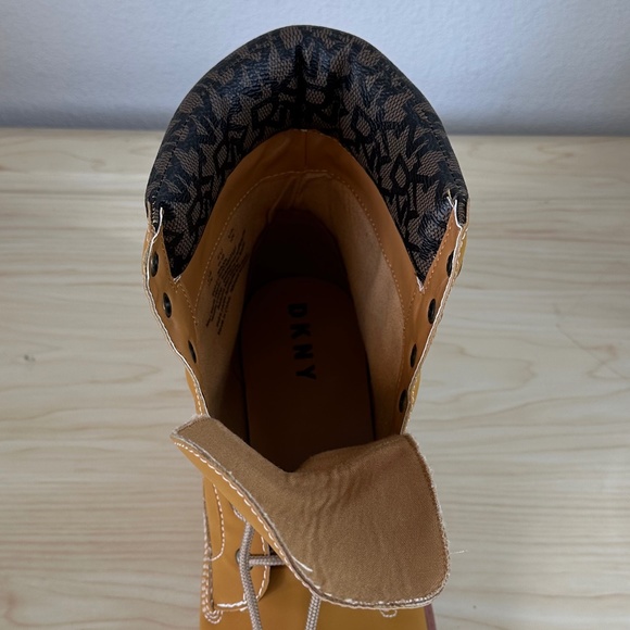 DKNY Men's Ankle Tan Boots Lace Up Style With Logo - Picture 15 of 16